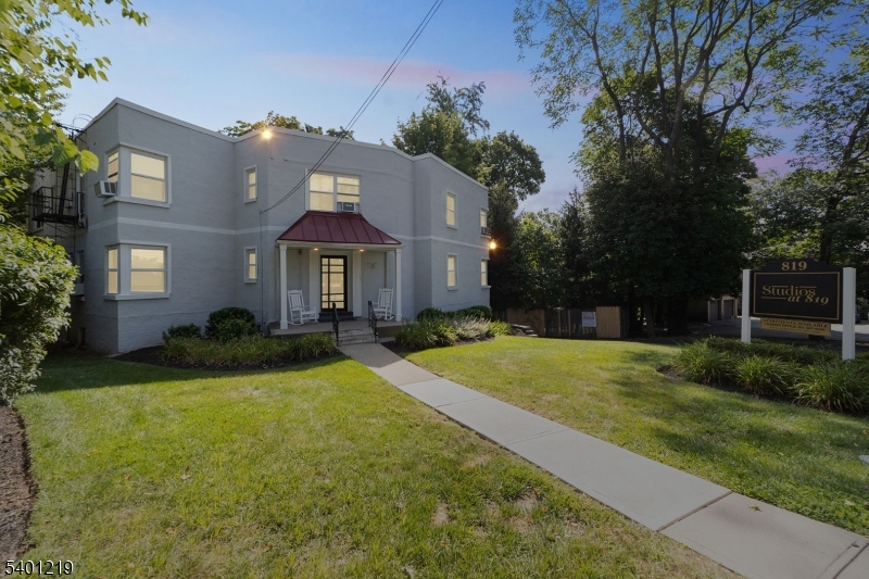 Studios at 819 - Residential Lease