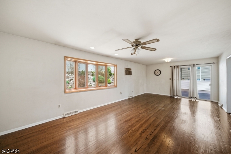 SUNNY HILL - Residential