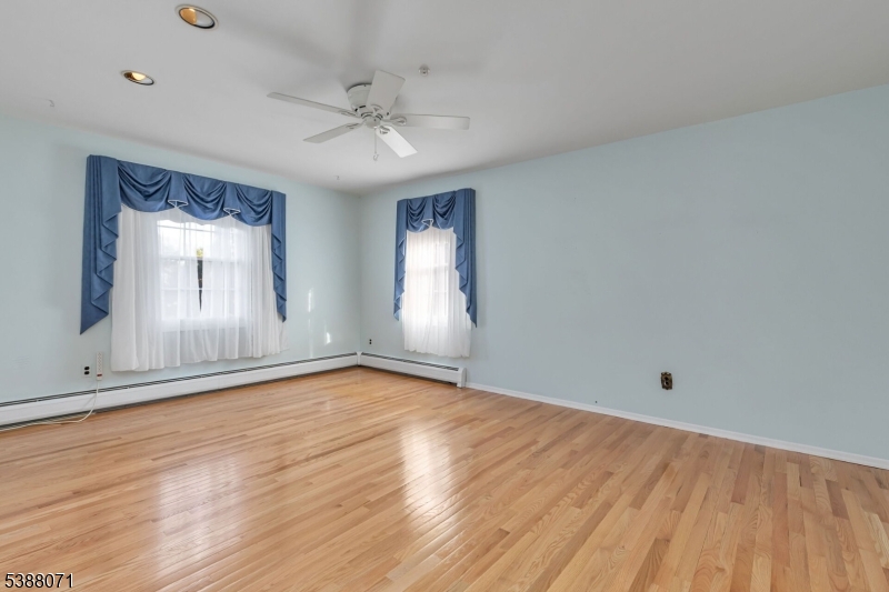 Berkeley Heights Twp., New Jersey 07922, United States, 4 Bedrooms Bedrooms, ,3 BathroomsBathrooms,Residential,Active,220502