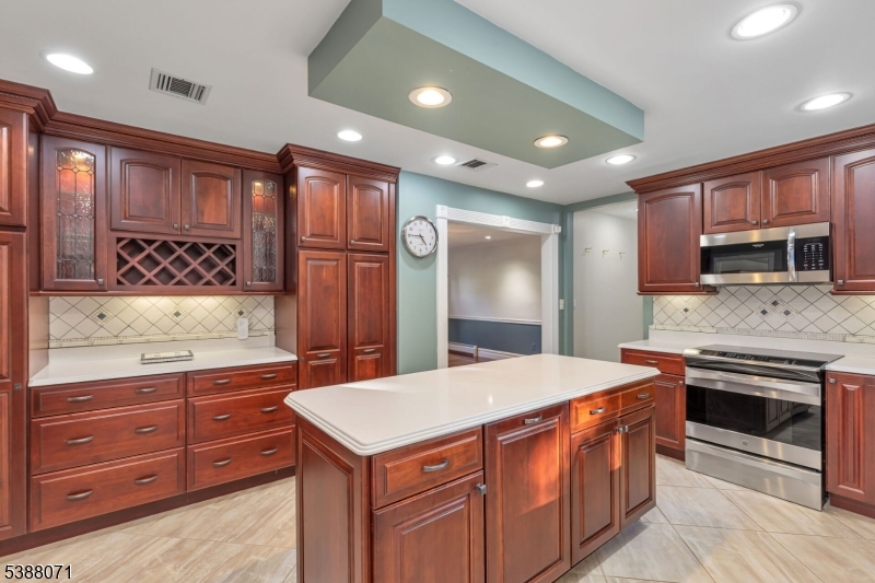 Berkeley Heights Twp., New Jersey 07922, United States, 4 Bedrooms Bedrooms, ,3 BathroomsBathrooms,Residential,Active,220502