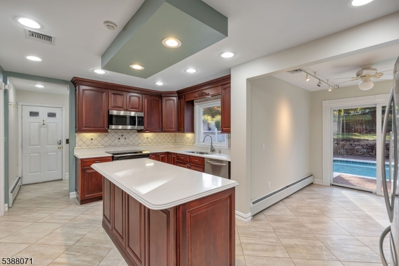 Berkeley Heights Twp., New Jersey 07922, United States, 4 Bedrooms Bedrooms, ,3 BathroomsBathrooms,Residential,Active,220502