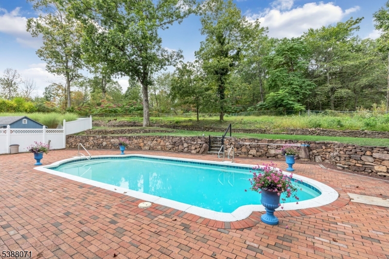 Berkeley Heights Twp., New Jersey 07922, United States, 4 Bedrooms Bedrooms, ,3 BathroomsBathrooms,Residential,Active,220502