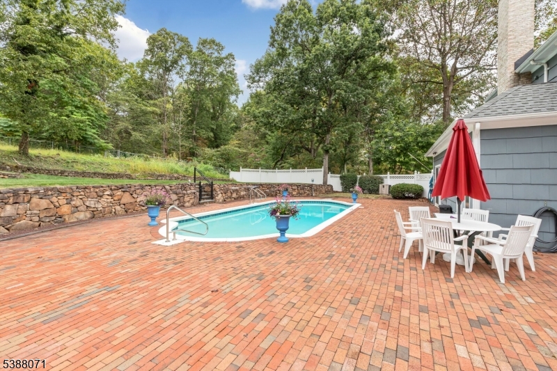 Berkeley Heights Twp., New Jersey 07922, United States, 4 Bedrooms Bedrooms, ,3 BathroomsBathrooms,Residential,Active,220502