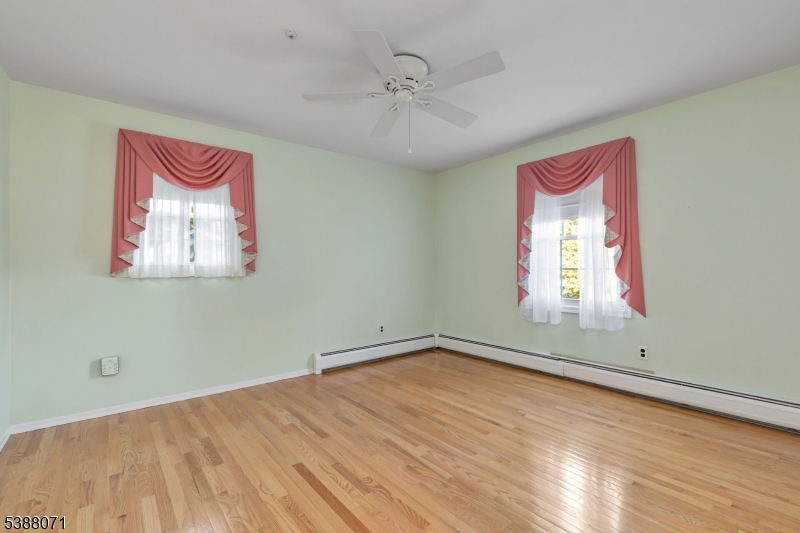Berkeley Heights Twp., New Jersey 07922, United States, 4 Bedrooms Bedrooms, ,3 BathroomsBathrooms,Residential,Active,220502
