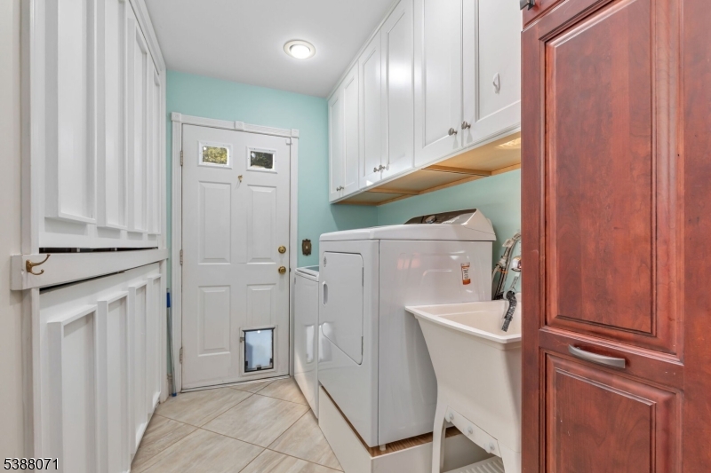 Berkeley Heights Twp., New Jersey 07922, United States, 4 Bedrooms Bedrooms, ,3 BathroomsBathrooms,Residential,Active,220502