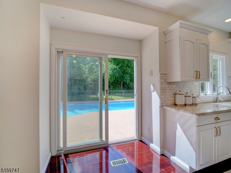 POETS PEAK - Residential