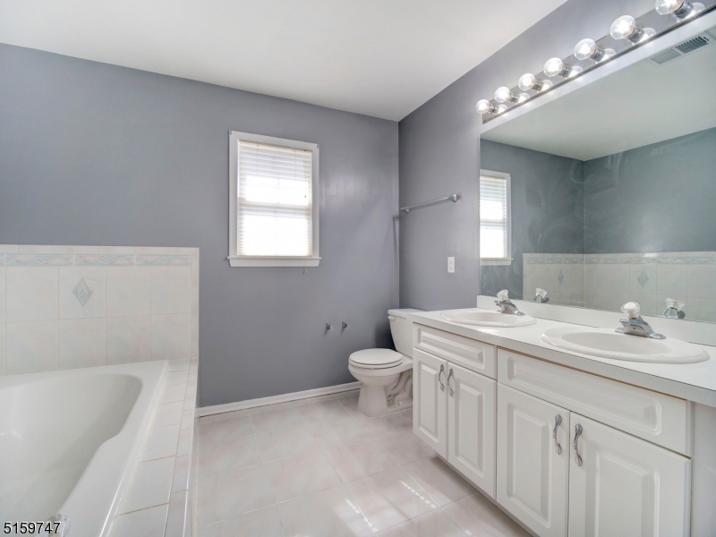 POETS PEAK - Residential