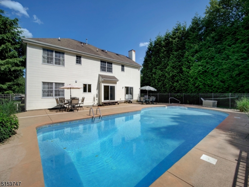 POETS PEAK - Residential