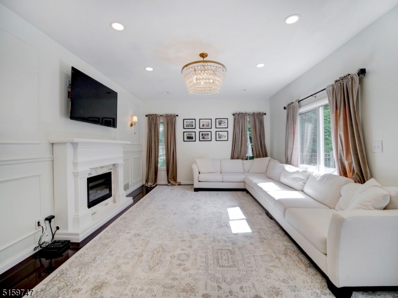 POETS PEAK - Residential