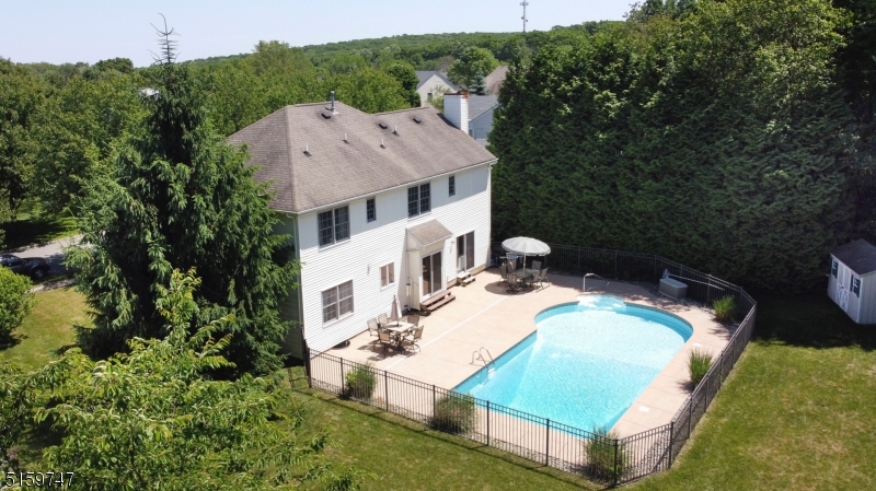 POETS PEAK - Residential