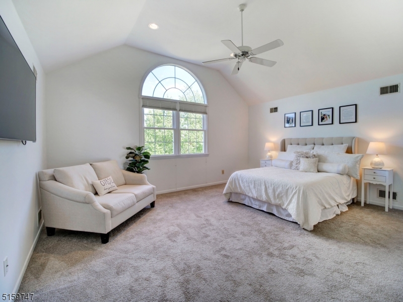 POETS PEAK - Residential