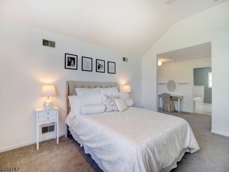 POETS PEAK - Residential