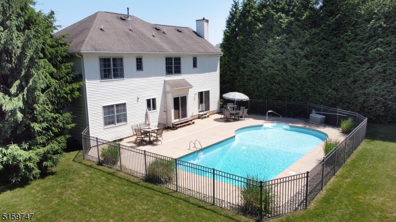 POETS PEAK - Residential