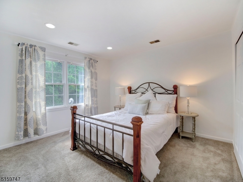 POETS PEAK - Residential