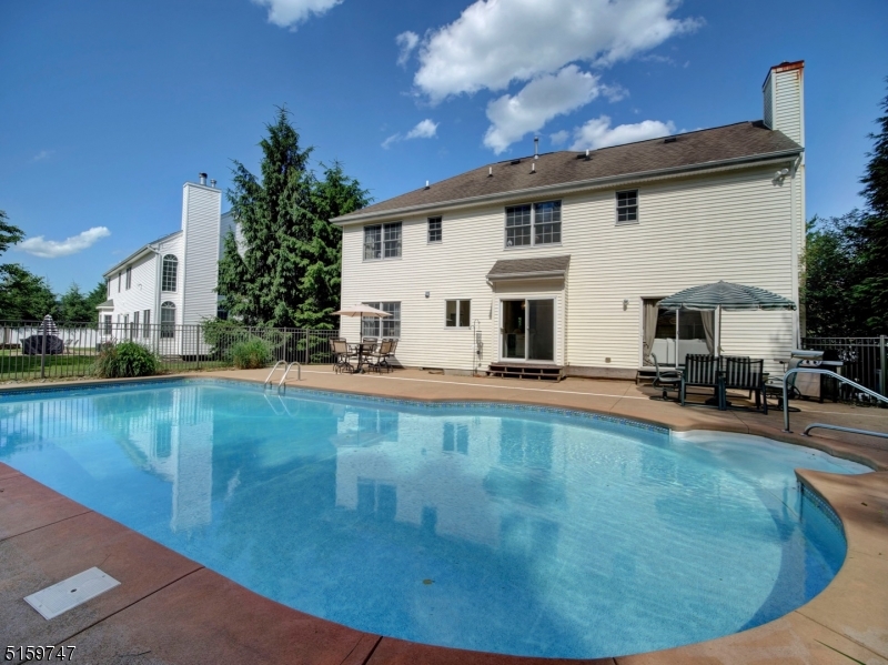 POETS PEAK - Residential