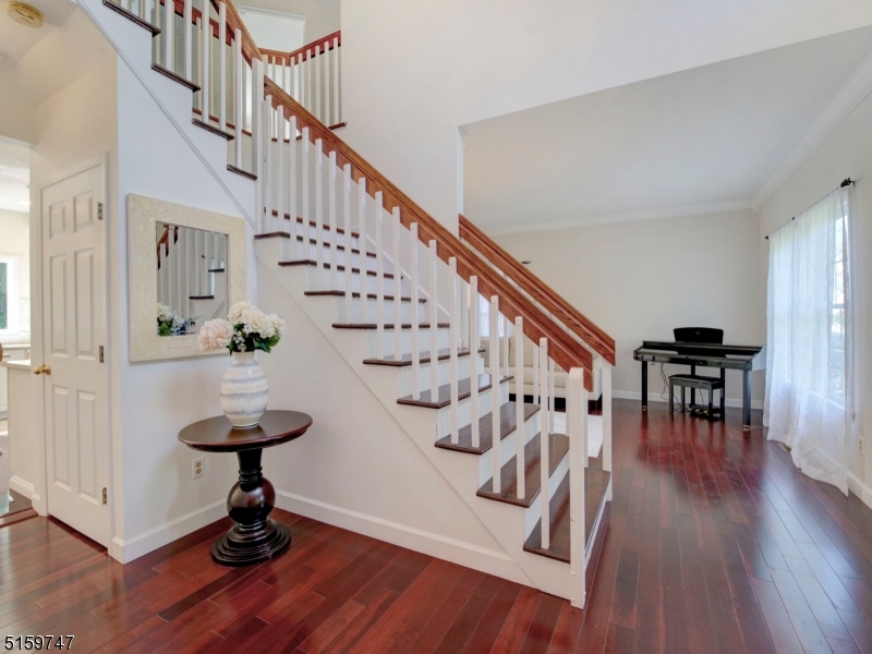 POETS PEAK - Residential