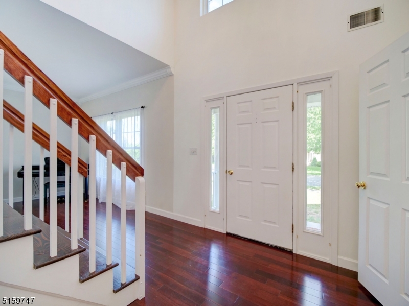 POETS PEAK - Residential