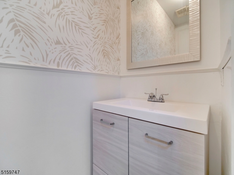 POETS PEAK - Residential