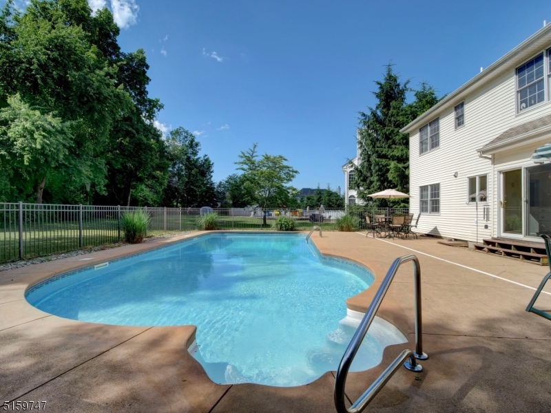 POETS PEAK - Residential