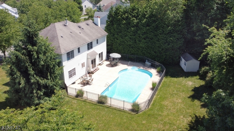 POETS PEAK - Residential