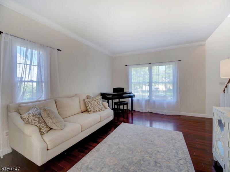 POETS PEAK - Residential