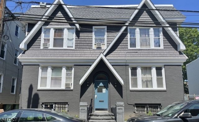 83 Aldine St 2R