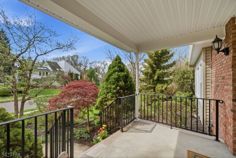 Colonial Oaks - Residential