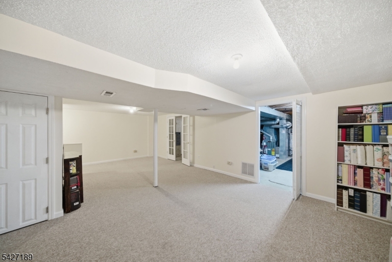 Colonial Oaks - Residential