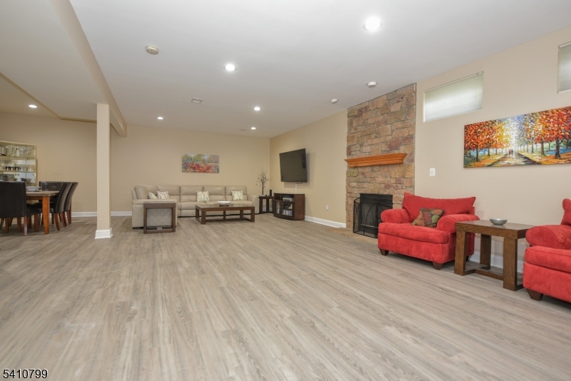 Summit Pointe - Residential