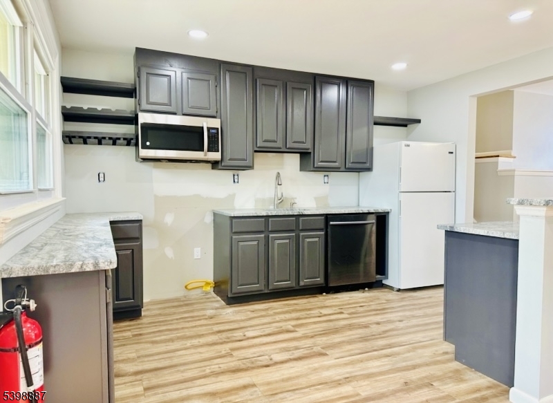 Sloping Hills - Residential Lease