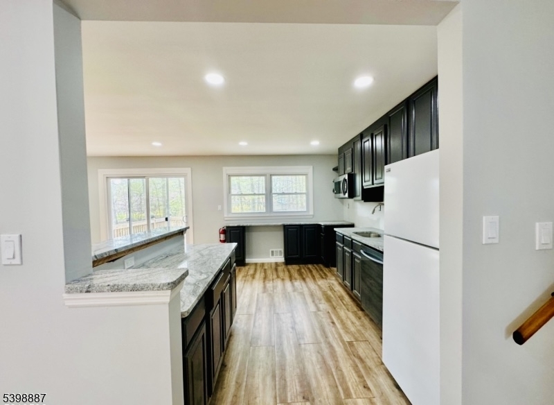 Sloping Hills - Residential Lease