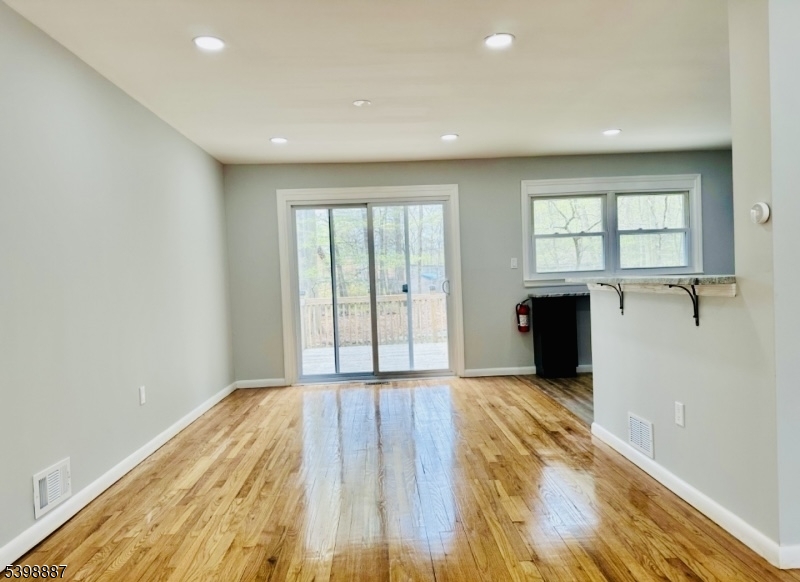 Sloping Hills - Residential Lease