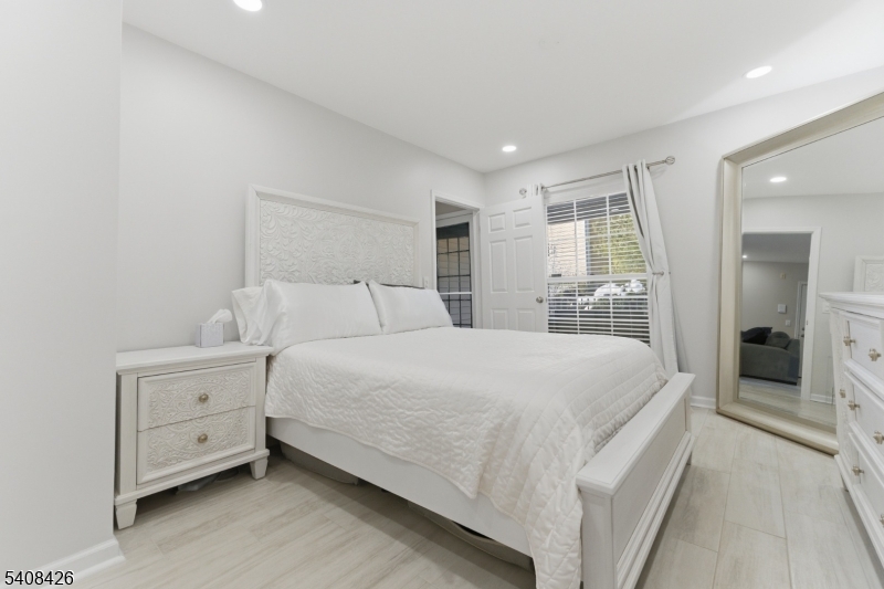 Crescent Court - Residential