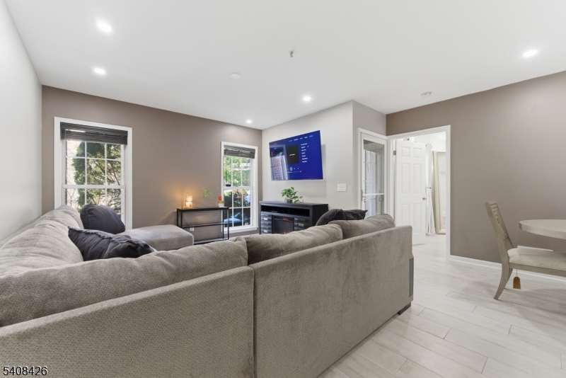 Crescent Court - Residential