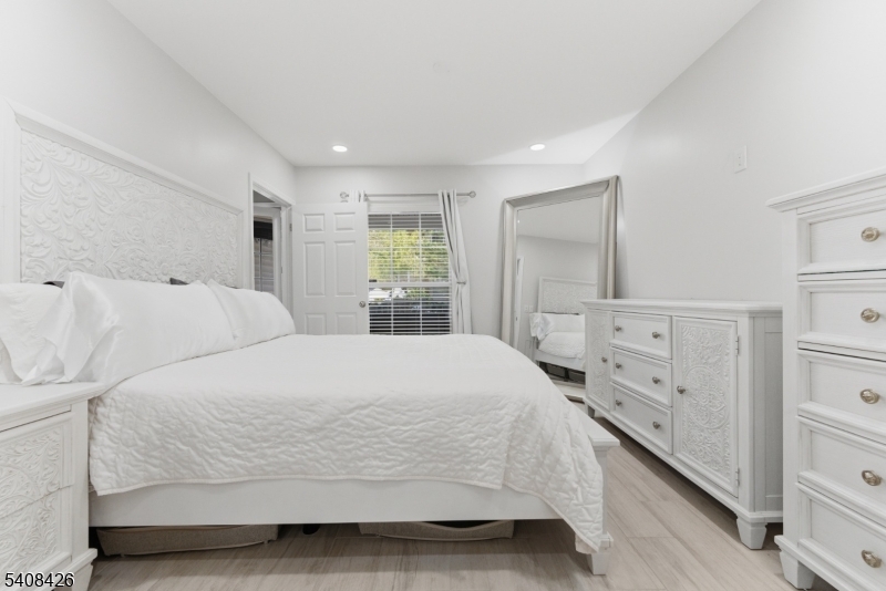 Crescent Court - Residential