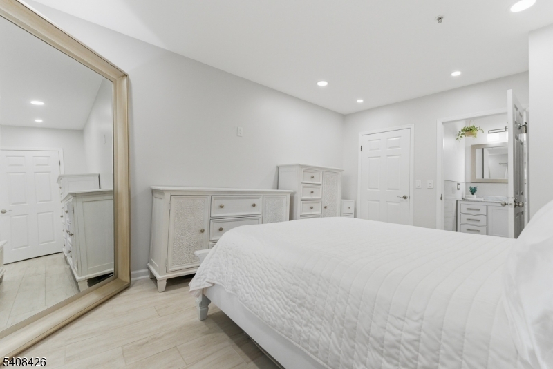 Crescent Court - Residential