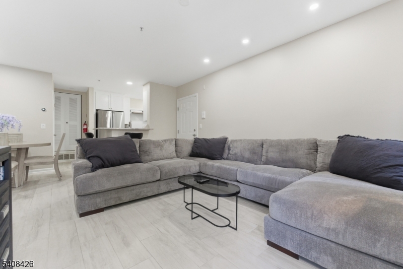 Crescent Court - Residential