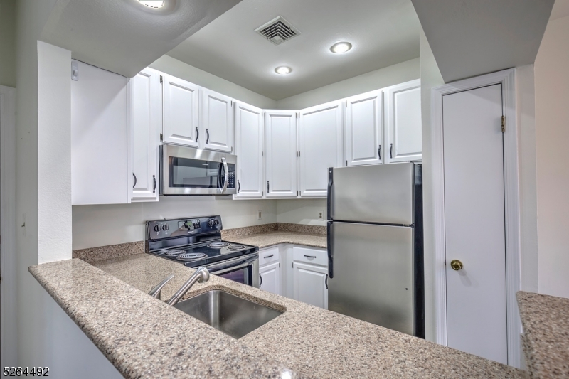 The Hills - Wood Duck Pond - Residential Lease