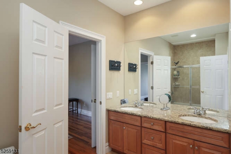 Oakwood Rd - Residential