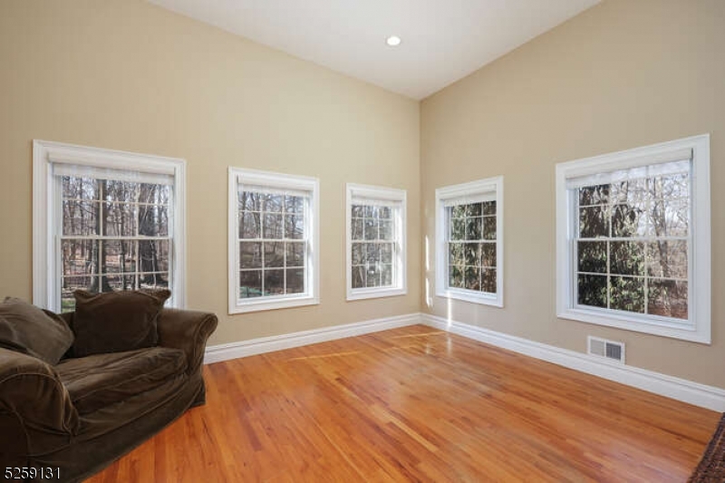 Oakwood Rd - Residential