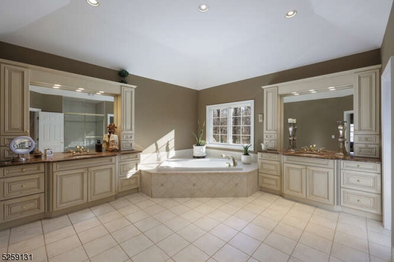 Oakwood Rd - Residential