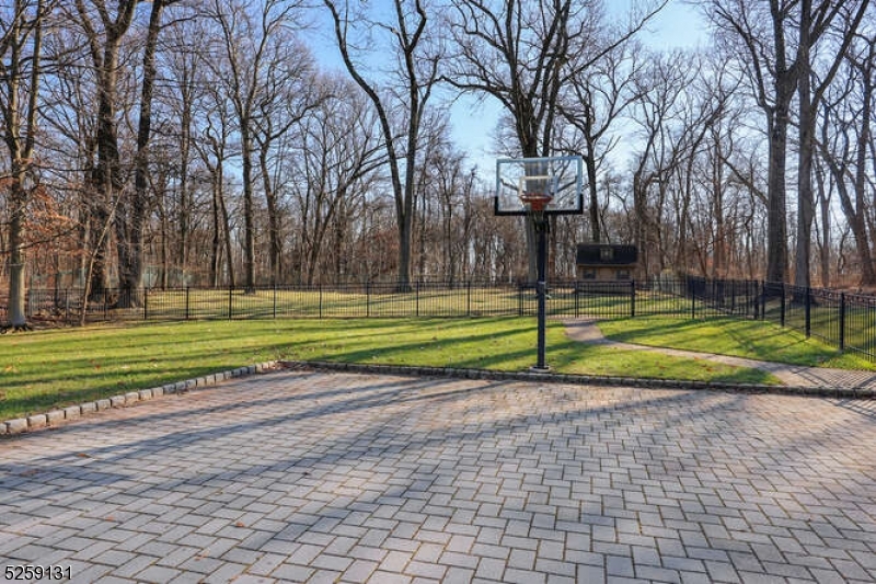 Oakwood Rd - Residential