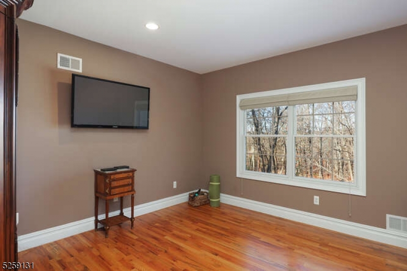 Oakwood Rd - Residential