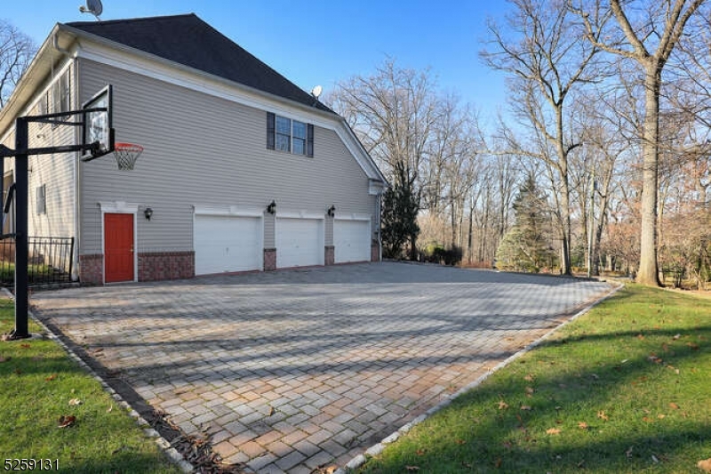 Oakwood Rd - Residential