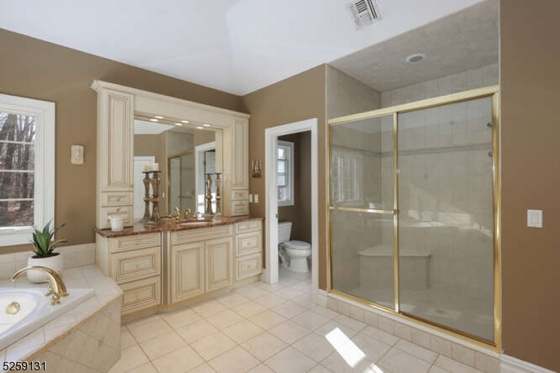 Oakwood Rd - Residential