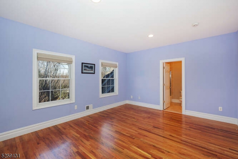 Oakwood Rd - Residential