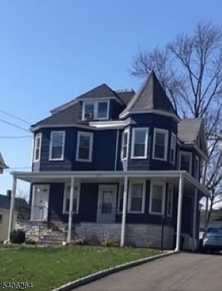 Convenient to Train & South - Residential Lease