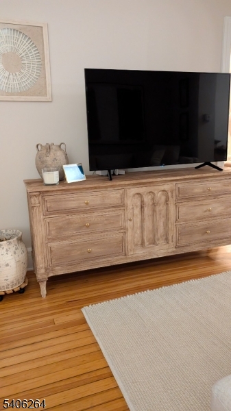 Convenient to Train & South - Residential Lease