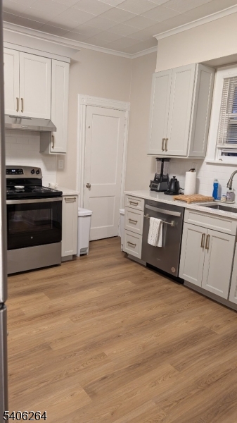 Convenient to Train & South - Residential Lease