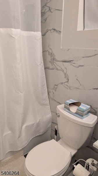 Convenient to Train & South - Residential Lease